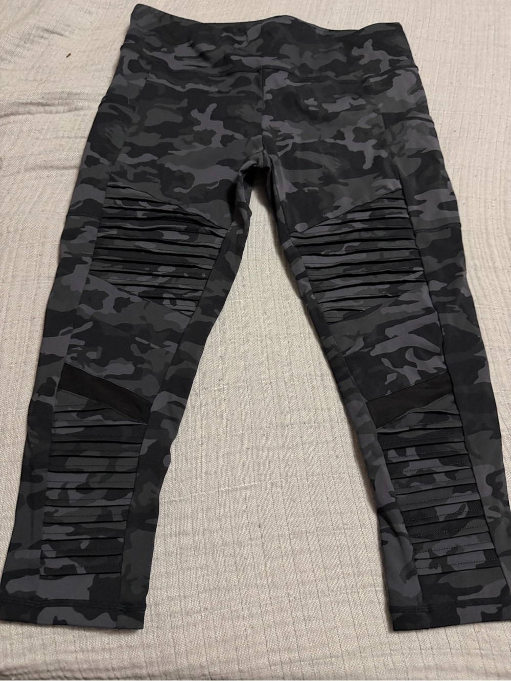 Women’s XL Constantly Varied Gear capri moto leggings